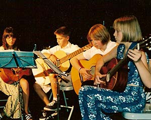 Gitarre akustisch in concert - MUSIKSCHULE MUSIKINSTITUT MELODROM München-Pasing